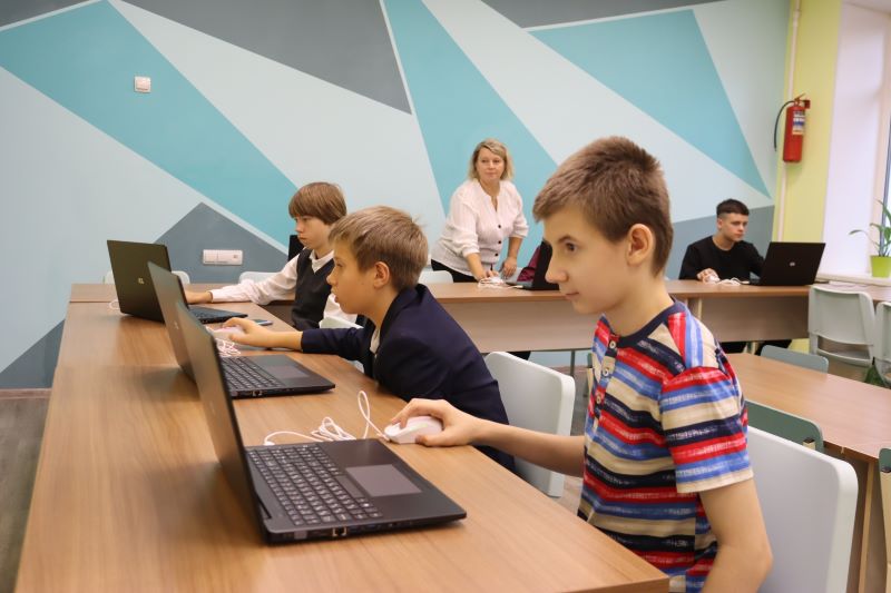 В омском Доме творчества стали проводить занятия по робототехнике и компьютерному дизайну В омском Доме творчества стали проводить занятия по робототехнике и компьютерному дизайну