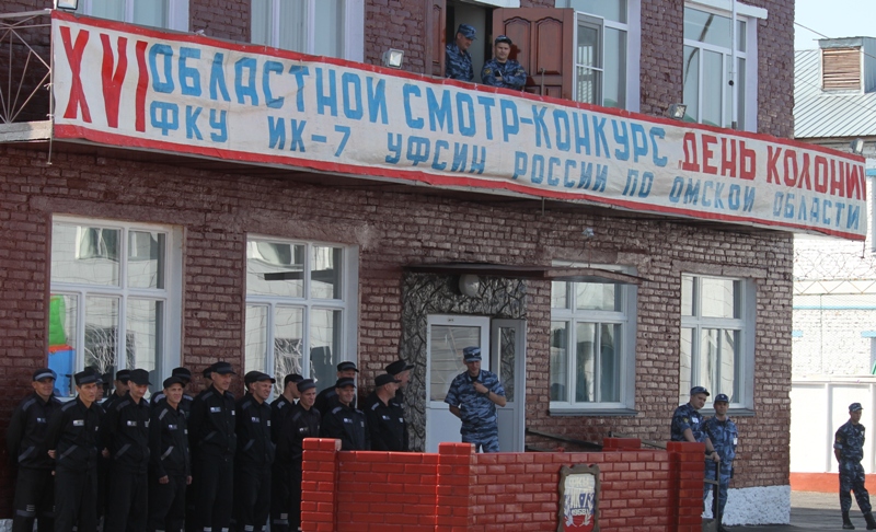 Чтобы разукрасить жизнь внутри тюрьмы: омская ИК-7 открыла двери для родственников осужденных Чтобы разукрасить жизнь внутри тюрьмы: омская ИК-7 открыла двери для родственников осужденных