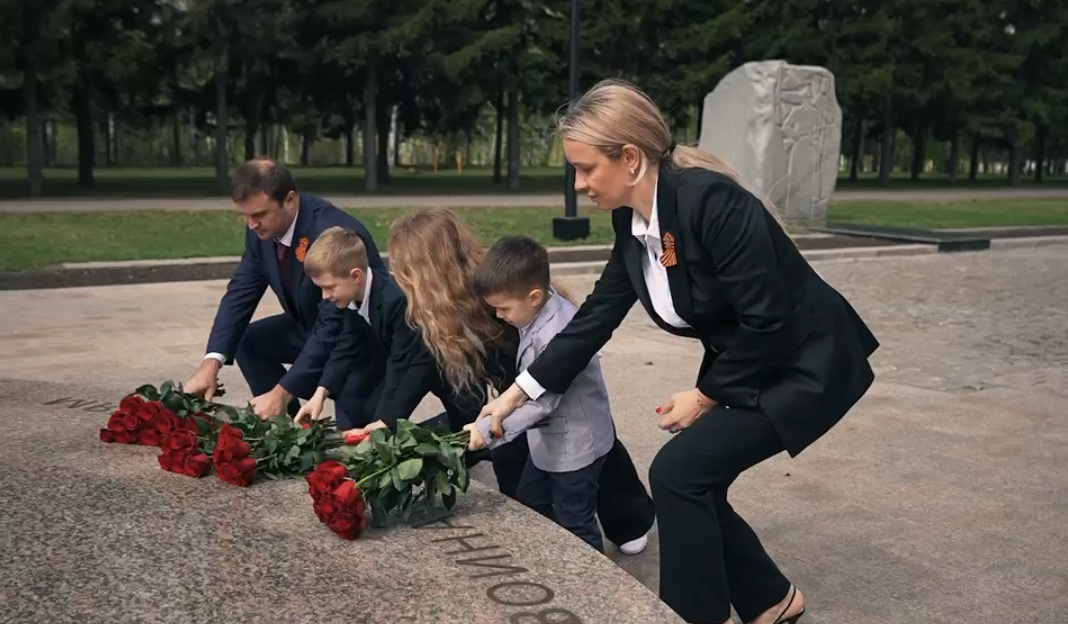 Губернатор Хоценко поздравил омичей с Днем Победы
