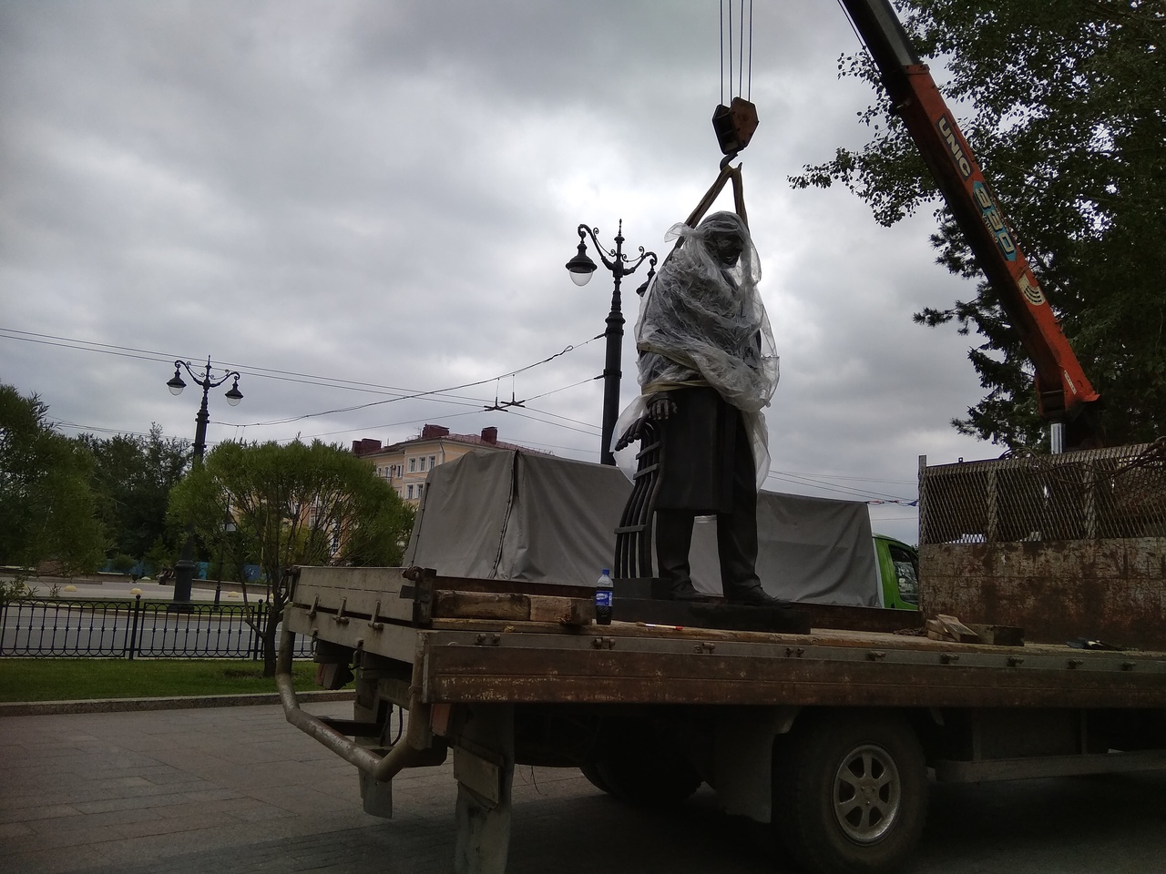 В Омске устанавливают памятник Михаилу Ульянову В Омске устанавливают памятник Михаилу Ульянову