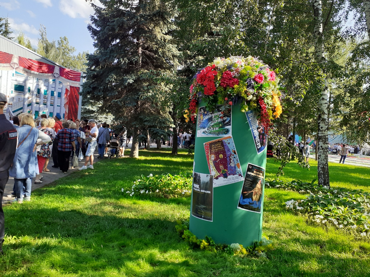 Омские депутаты приняли участие в открытии выставки «Флора» - фото