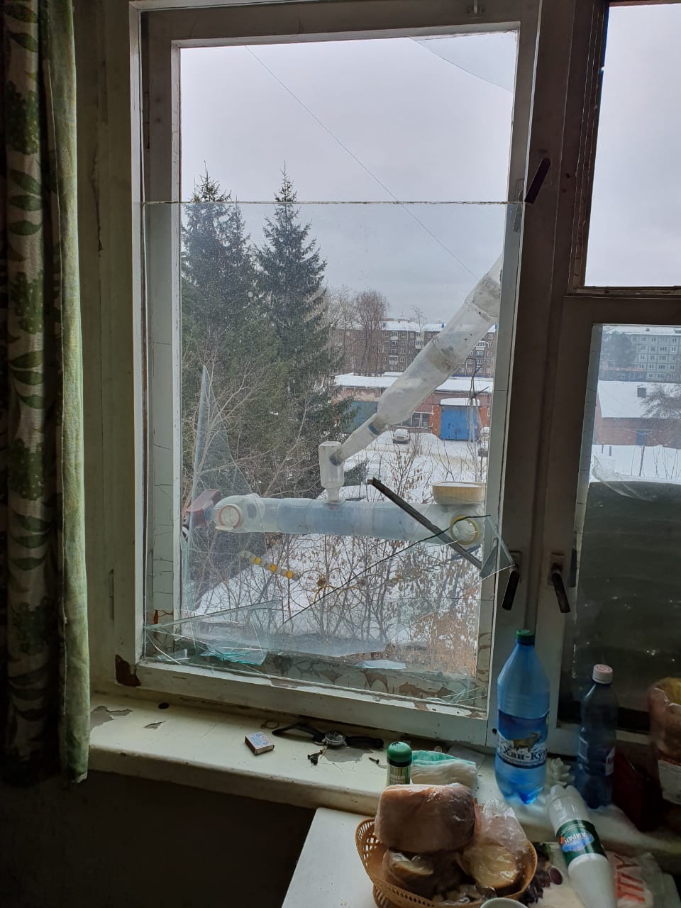 В Амурском поселке Омска выбило стекла в доме из-за газового хлопка В Амурском поселке Омска выбило стекла в доме из-за газового хлопка