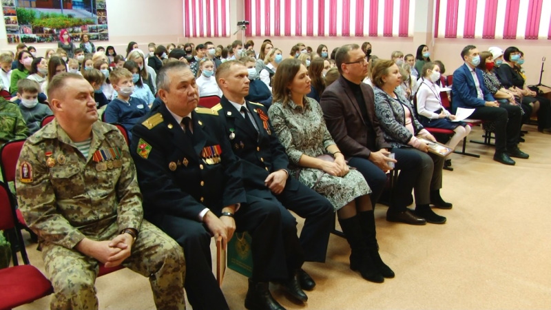 Депутат горсовета Сахань поддержал омскую школу в воплощении проекта «Подвиг в кадре» Депутат горсовета Сахань поддержал омскую школу в воплощении проекта «Подвиг в кадре»