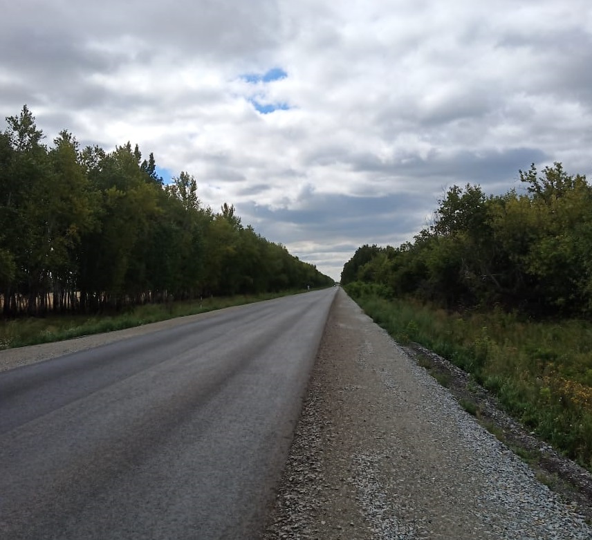 В Омском районе основательно отремонтировали одну из самых разбитых дорог