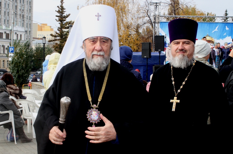 В Омске прошли Покровские гуляния В Омске прошли Покровские гуляния