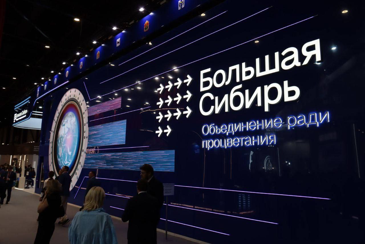 Глава Омской области Виталий Хоценко провел первую деловую встречу на полях ПМЭФ-2025 Глава Омской области Виталий Хоценко провел первую деловую встречу на полях ПМЭФ-2025