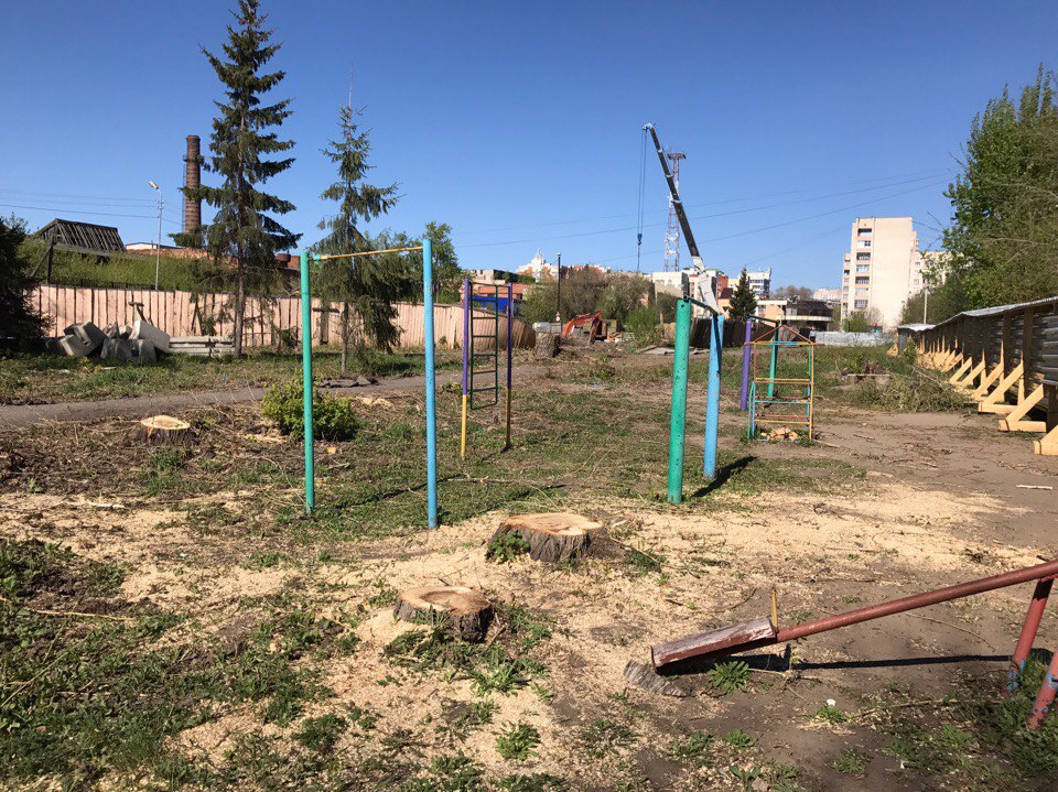 Омичи обвинили Голушко в опасном строительстве под своими окнами Омичи обвинили Голушко в опасном строительстве под своими окнами