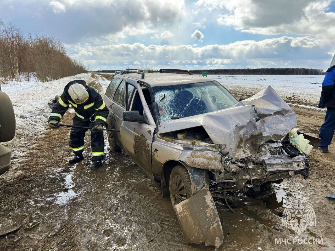 На омской трассе без асфальта случилось жесткое ДТП с пострадавшими На омской трассе без асфальта случилось жесткое ДТП с пострадавшими