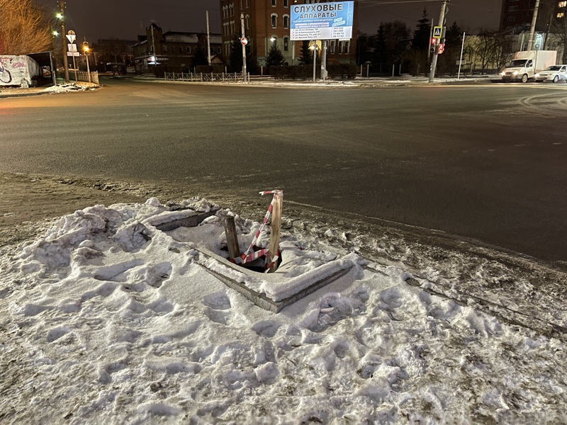 С обновленной улицы Жукова в Омске пропали решетки
