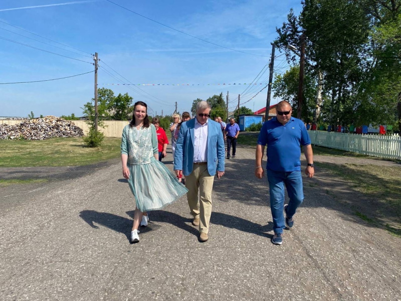На пути в Госдуму мэр Омска Фадина берет пример с авторитетных политиков На пути в Госдуму мэр Омска Фадина берет пример с авторитетных политиков
