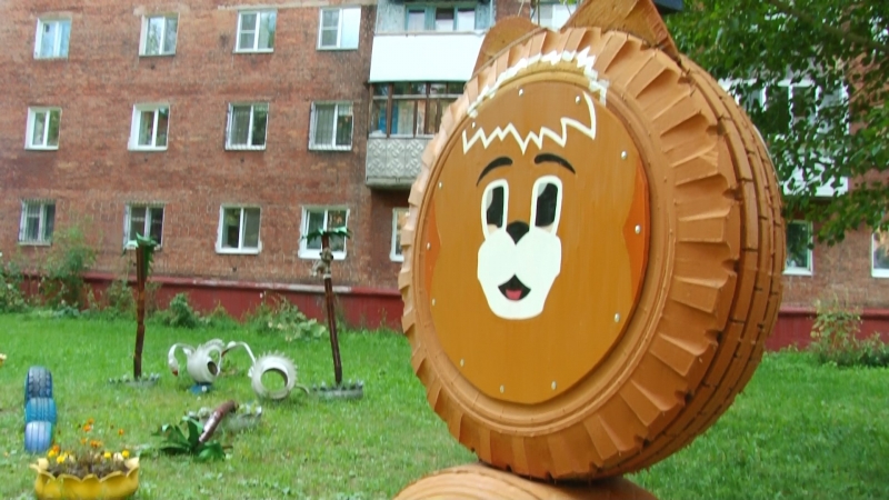 Все украшения из покрышек в омских дворах теперь вне закона из-за «мусорной реформы» Все украшения из покрышек в омских дворах теперь вне закона из-за «мусорной реформы»