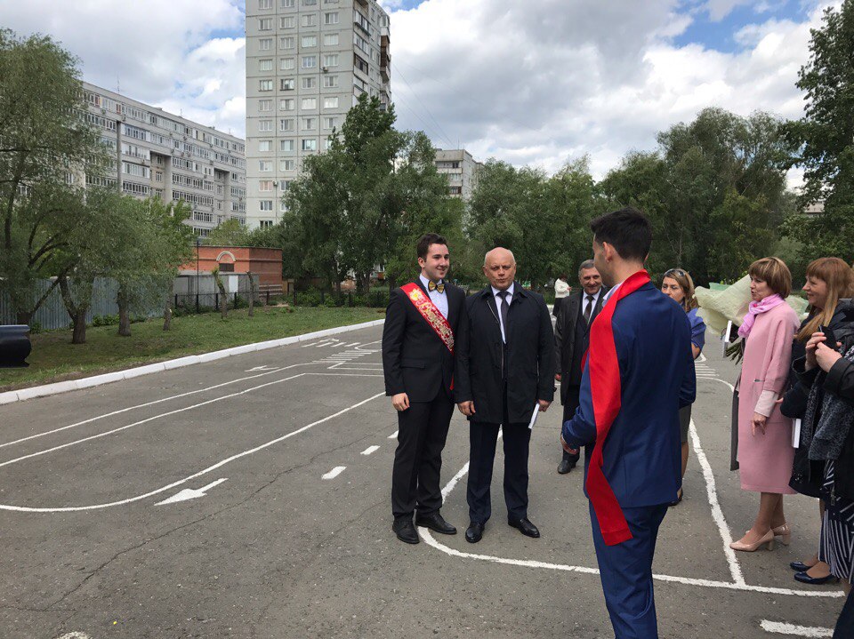 Назаров позвал омских выпускников в чиновники Назаров позвал омских выпускников в чиновники