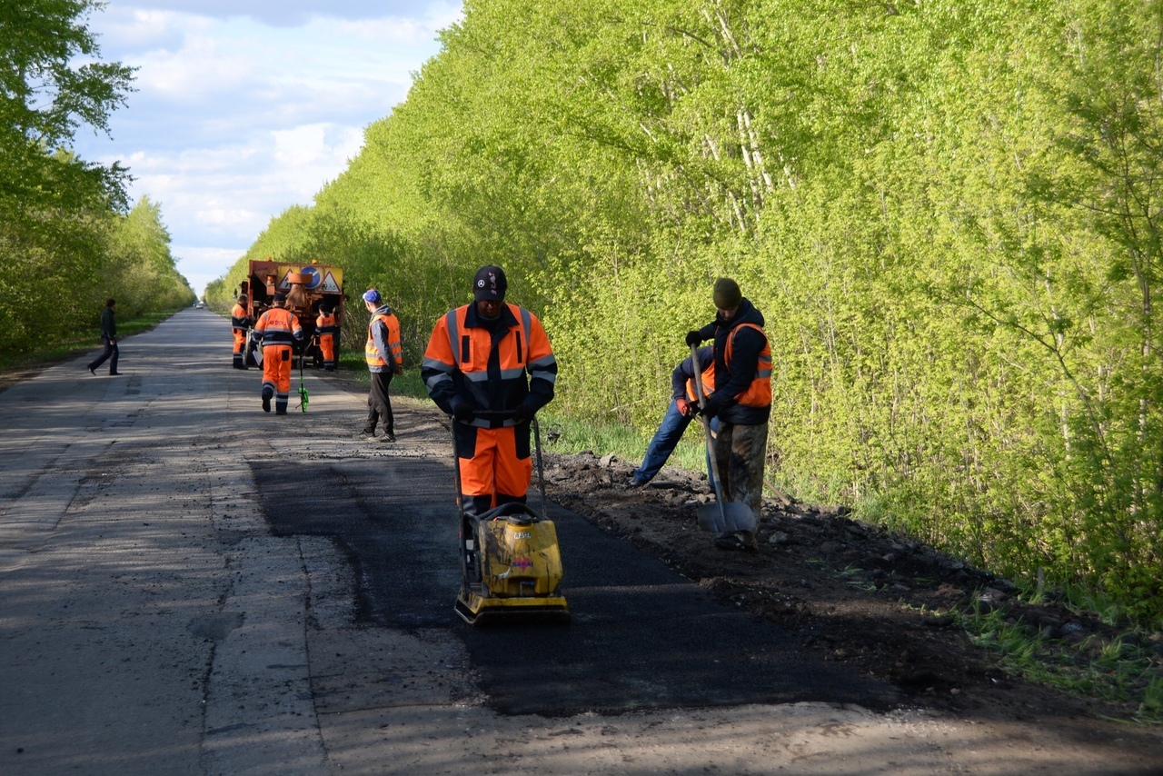В поселке Омском начался ремонт дорог В поселке Омском начался ремонт дорог