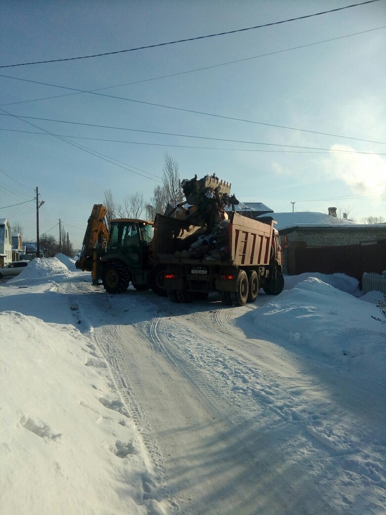 Омичка 20 лет копила мусор на своем огороде, отстаивая его перед соседями