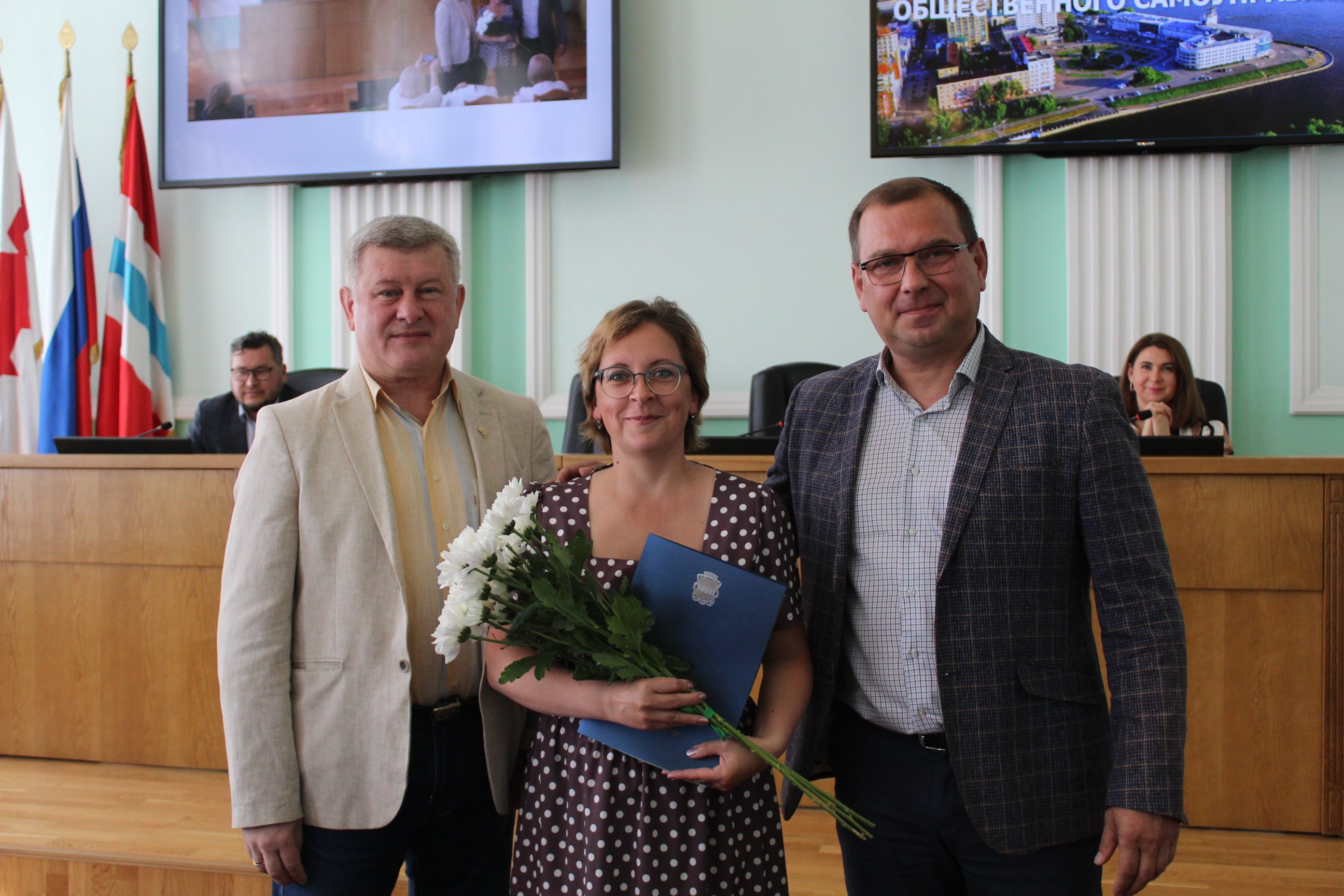 Депутаты горсовета торжественно отметили заслуги руководства омских КТОСов Депутаты горсовета торжественно отметили заслуги руководства омских КТОСов