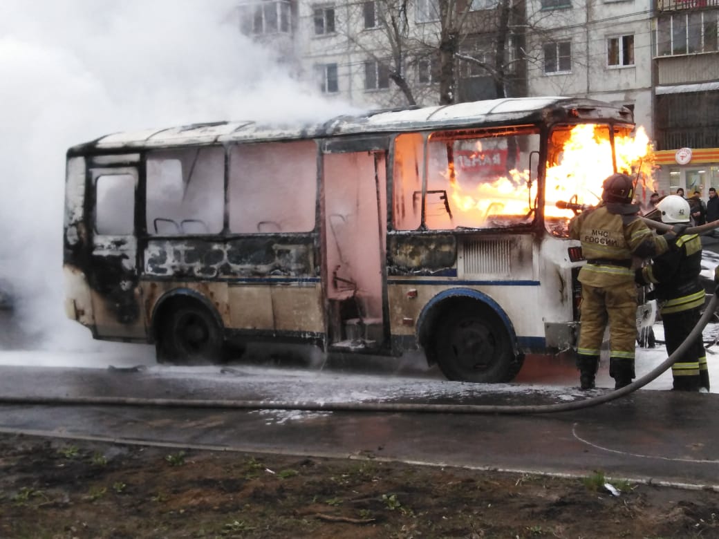 В Омске дотла сгорел пассажирский автобус дочки «Титана» В Омске дотла сгорел пассажирский автобус дочки «Титана»