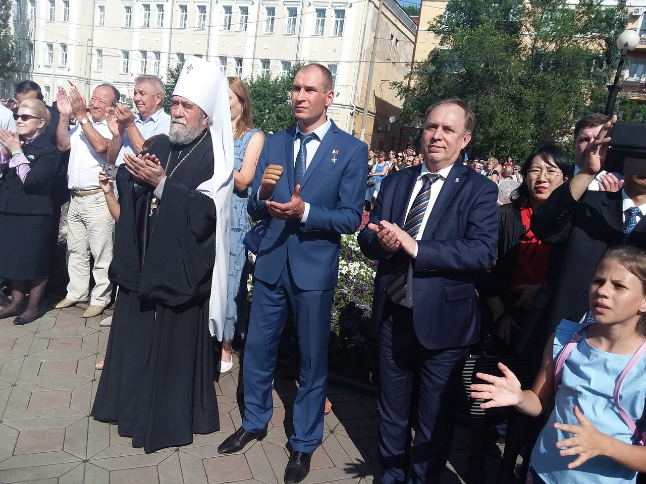 Омские депутаты приняли участие в открытии выставки «Флора» - фото