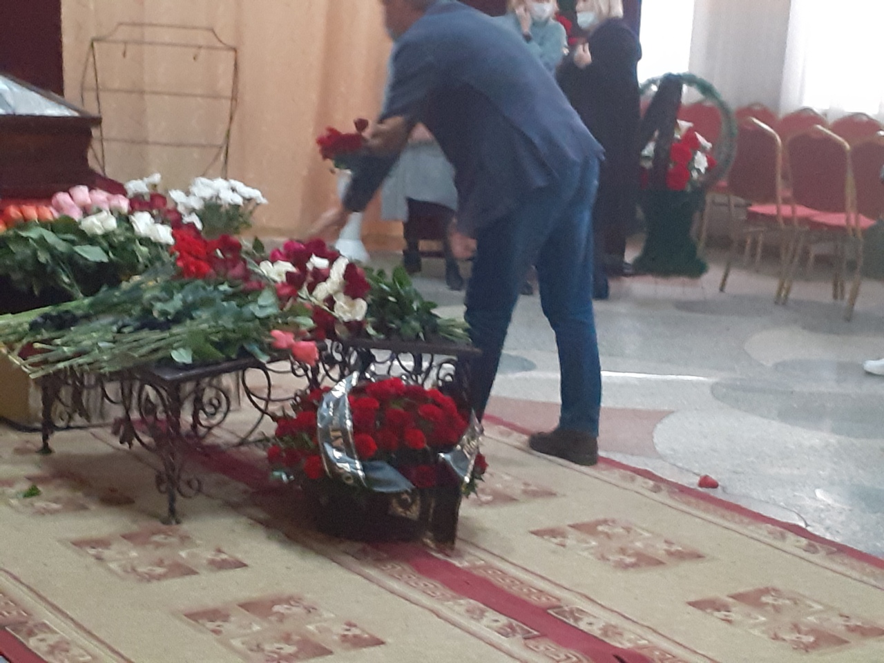 «Такая добрая была»: Омск душевно попрощался с бывшим вице-губернатором Вижевитовой – фото