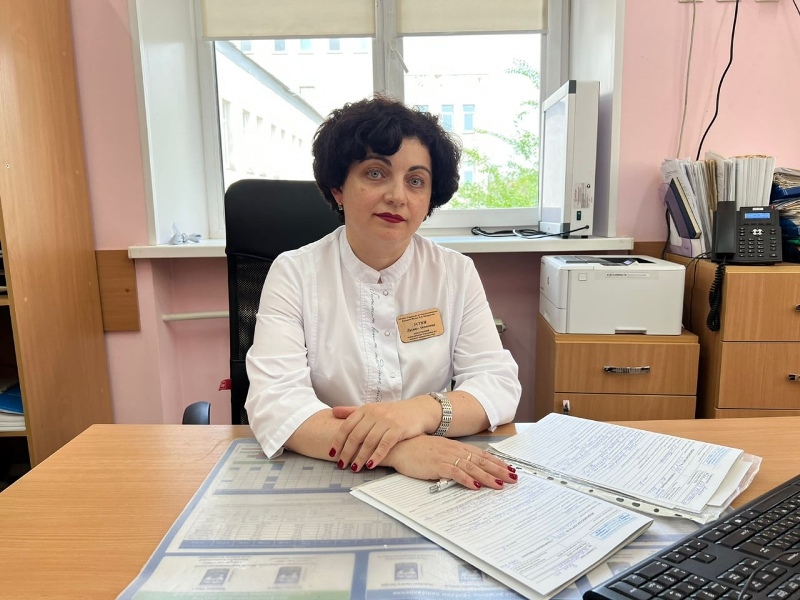 Губернатор Бурков поздравил лучшего врача Омской области Губернатор Бурков поздравил лучшего врача Омской области