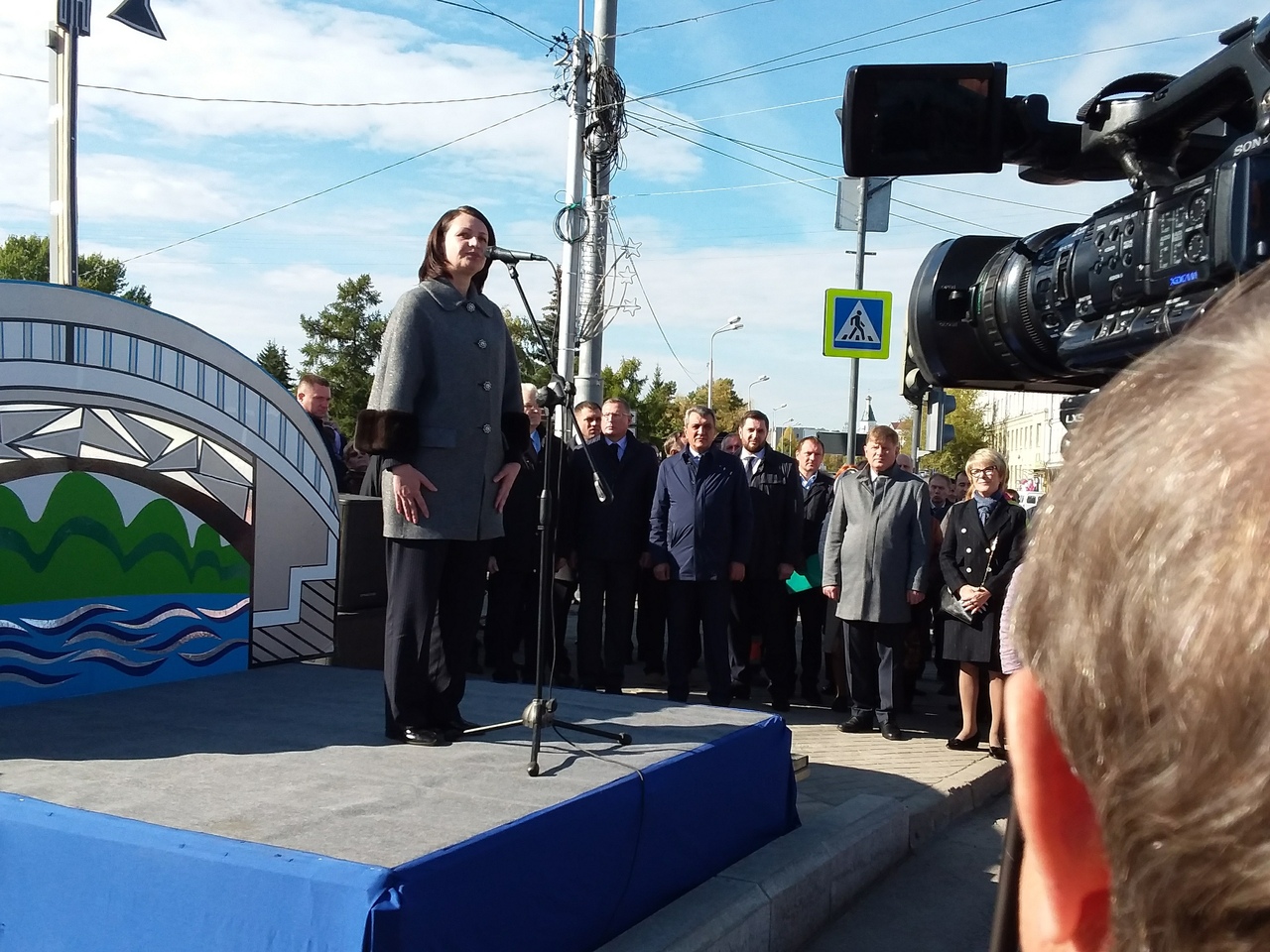На открытии Юбилейного моста Бурков и Меняйло благодарили омичей за терпение, а строителей – за скорость На открытии Юбилейного моста Бурков и Меняйло благодарили омичей за терпение, а строителей – за скорость