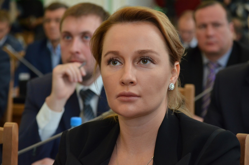Новый глава финансового комитета Омского горсовета окружил себя красавицами замами Новый глава финансового комитета Омского горсовета окружил себя красавицами замами