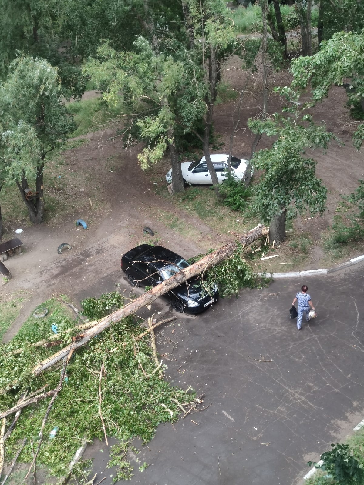 Жители показали последствия бурного ливня в Омске
