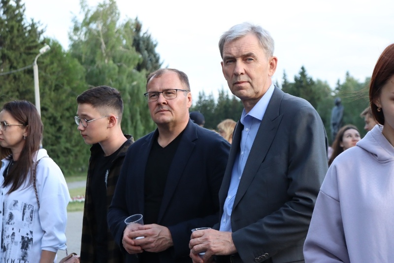 Омские единороссы приняли участие во всероссийских акциях «Свеча памяти» и «Огненные картины войны» Омские единороссы приняли участие во всероссийских акциях «Свеча памяти» и «Огненные картины войны»