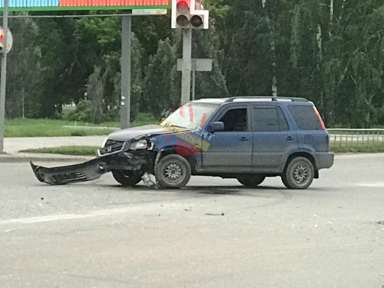 В центре Омска перевернулось такси с пассажиркой внутри В центре Омска перевернулось такси с пассажиркой внутри