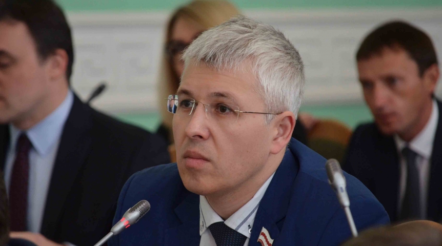 Секретарь «Единой России» Саяпин прокомментировал нападение однопартийца Арчибасова на журналиста Секретарь «Единой России» Саяпин прокомментировал нападение однопартийца Арчибасова на журналиста