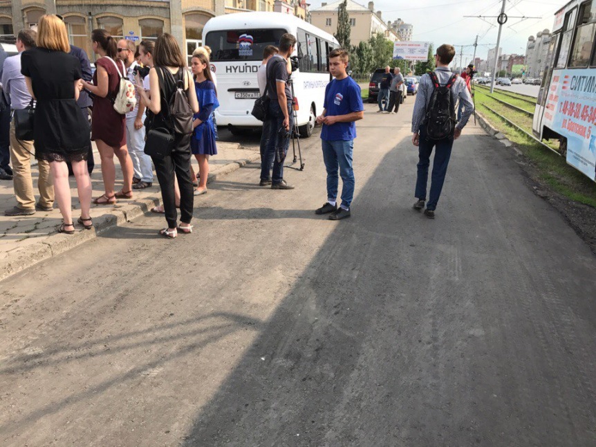 Байдарочник в луже впечатлил депутата Бидонько Байдарочник в луже впечатлил депутата Бидонько