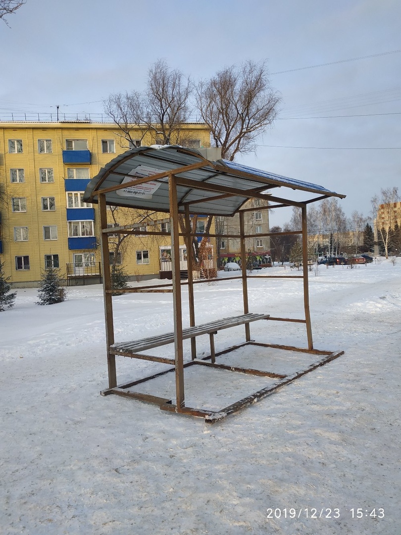 Омичей возмутила новая остановка, которую они ждали полгода Омичей возмутила новая остановка, которую они ждали полгода