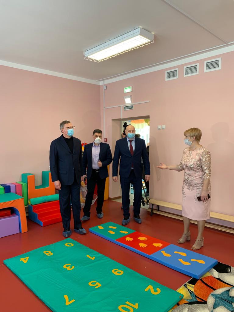 Губернатор и мэр Омска открыли новый детский сад в развивающемся микрорайоне Губернатор и мэр Омска открыли новый детский сад в развивающемся микрорайоне