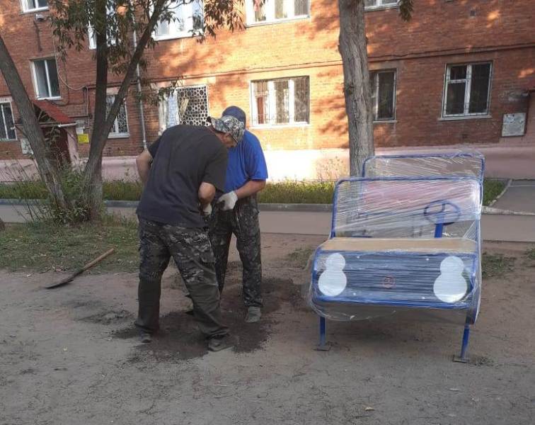 В омских Нефтяниках появилась новая детская площадка