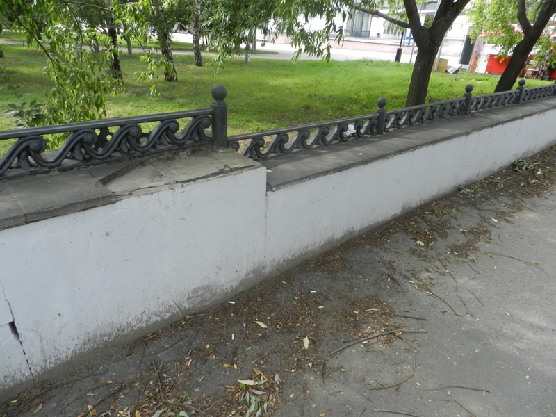 Городской сад в центре Омска: забытая комната в квартире с ремонтом за сотни миллионов рублей