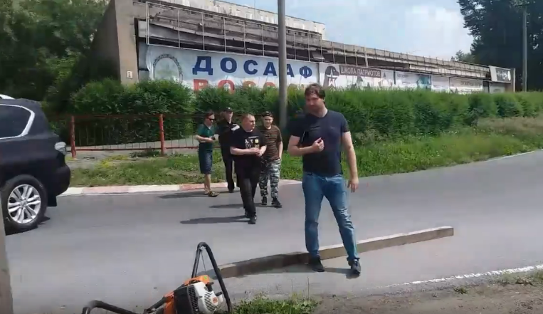 Единственный в Омске картодром уже начали крушить ради строительства торгового комплекса Единственный в Омске картодром уже начали крушить ради строительства торгового комплекса