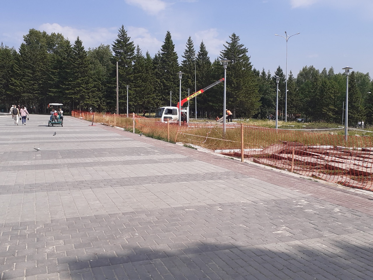 В Советском парке Омска устроили катакомбы с опасным ограждением В Советском парке Омска устроили катакомбы с опасным ограждением