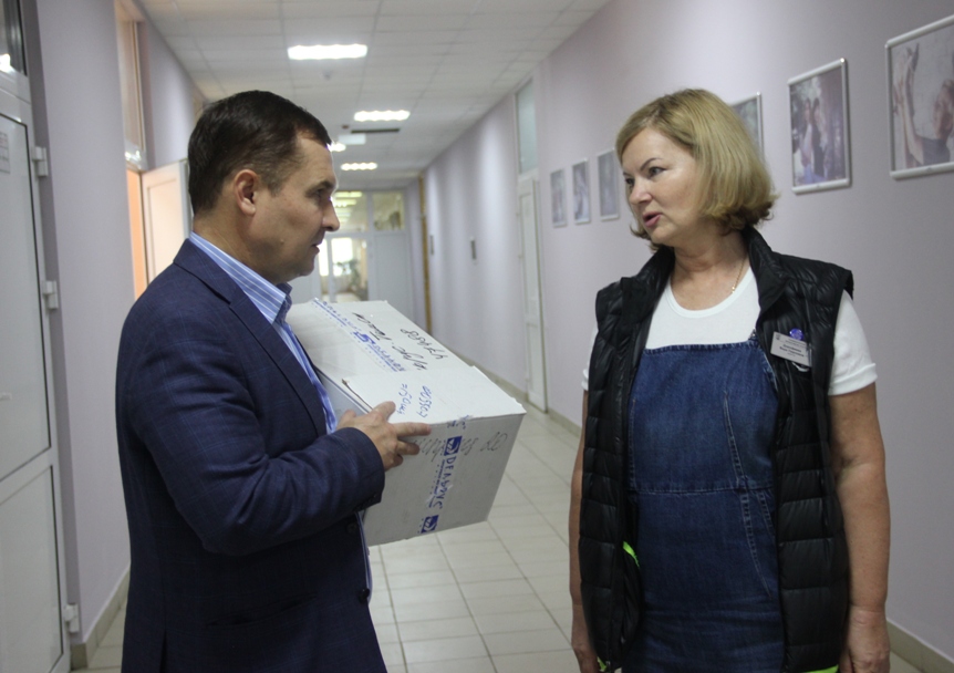Омский депутат поблагодарил персонал ветклиники при ОмГАУ Омский депутат поблагодарил персонал ветклиники при ОмГАУ