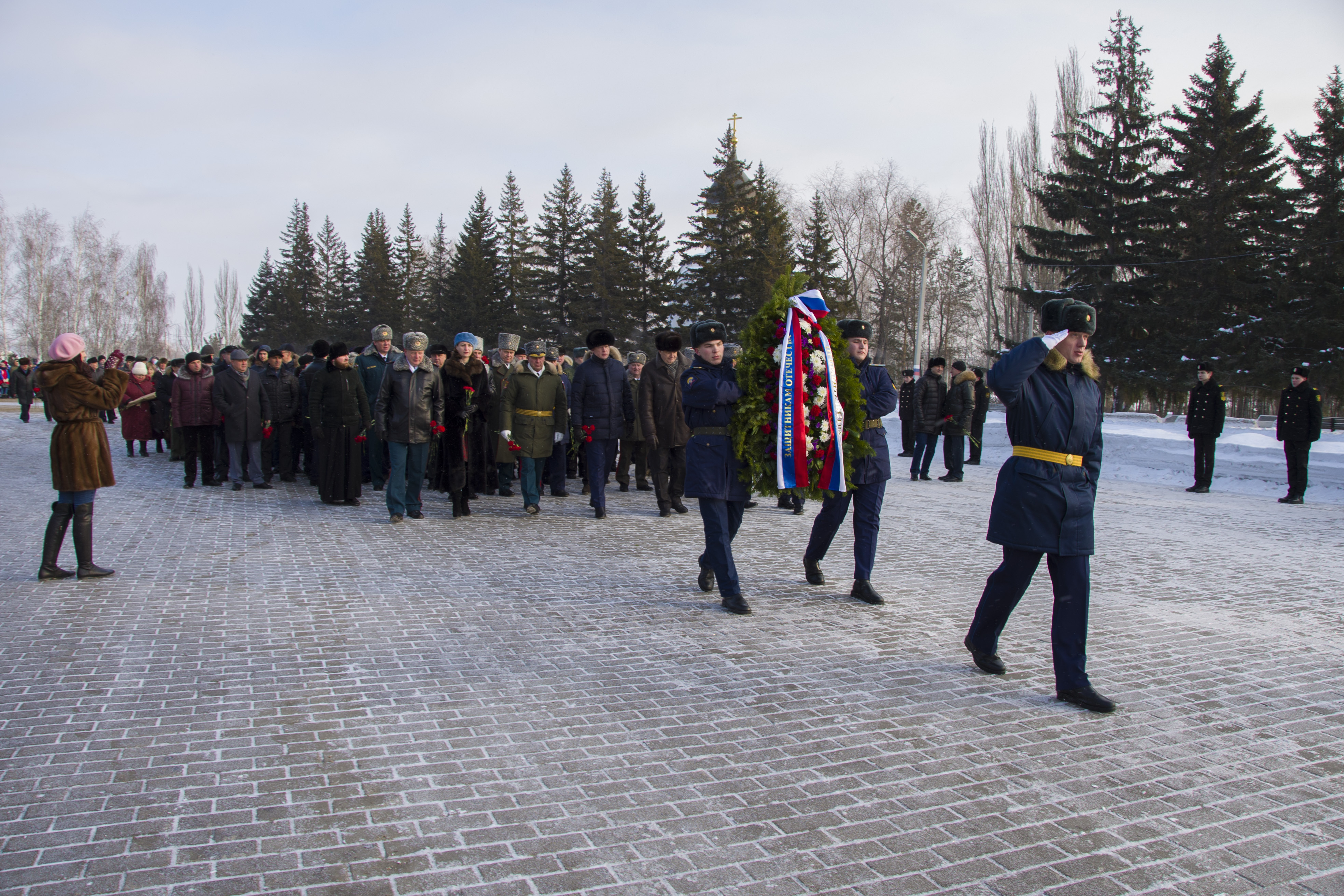 23 февраля Бурков и Фадина возложили цветы в Парке победы и в центре Омска - ФОТО 23 февраля Бурков и Фадина возложили цветы в Парке победы и в центре Омска - ФОТО