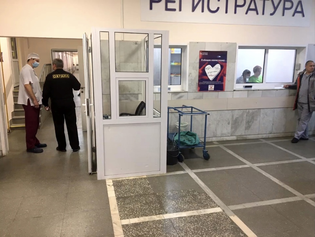 Омич разволновался и разгромил приемное отделение больницы Омич разволновался и разгромил приемное отделение больницы