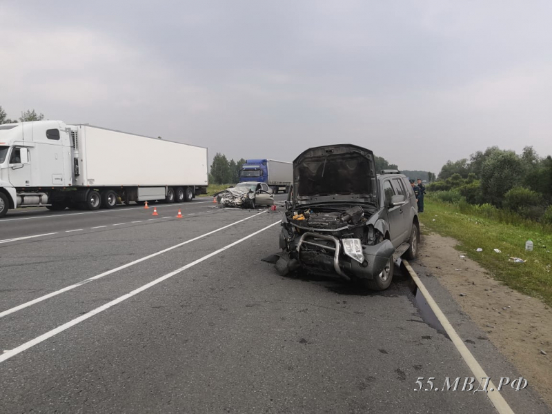 Стали известны подробности жесткого ДТП под Омском, где погибли 2 человека и еще 12 пострадали