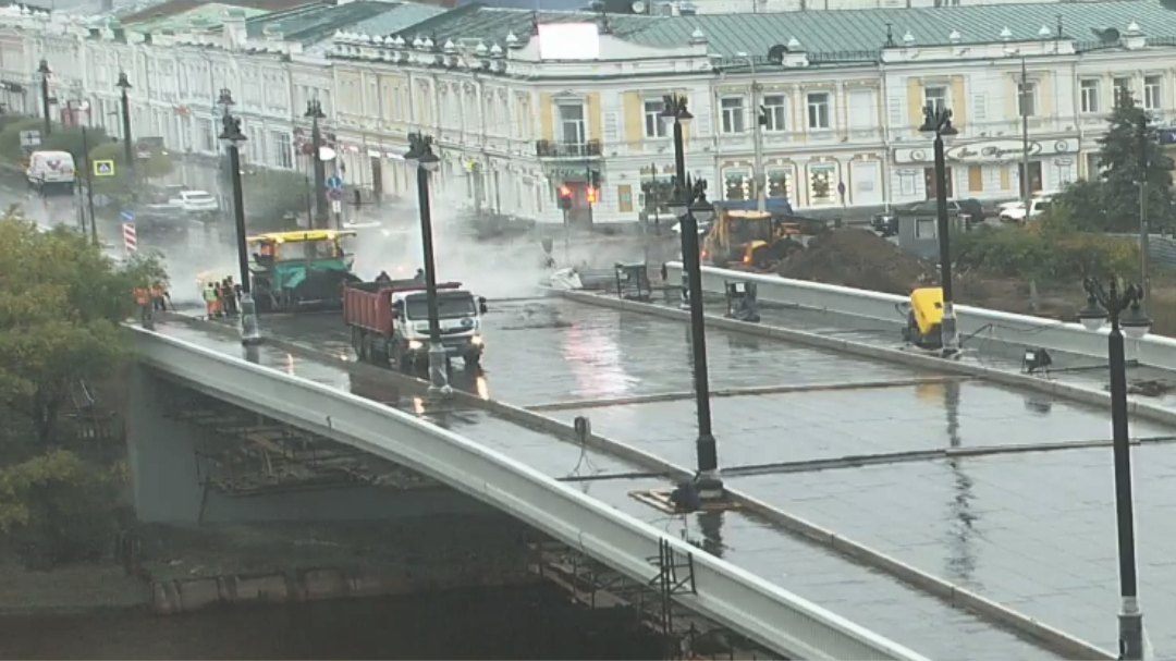 В мэрии Омска прокомментировали укладку асфальта на Юбилейном мосту в дождь В мэрии Омска прокомментировали укладку асфальта на Юбилейном мосту в дождь