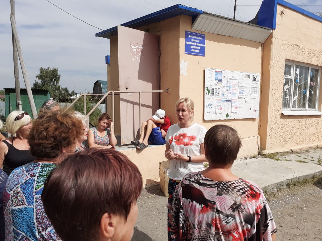 Жители Николаевки получили бесплатных утят от сопредседателя «Оплота»: милые фото Жители Николаевки получили бесплатных утят от сопредседателя «Оплота»: милые фото