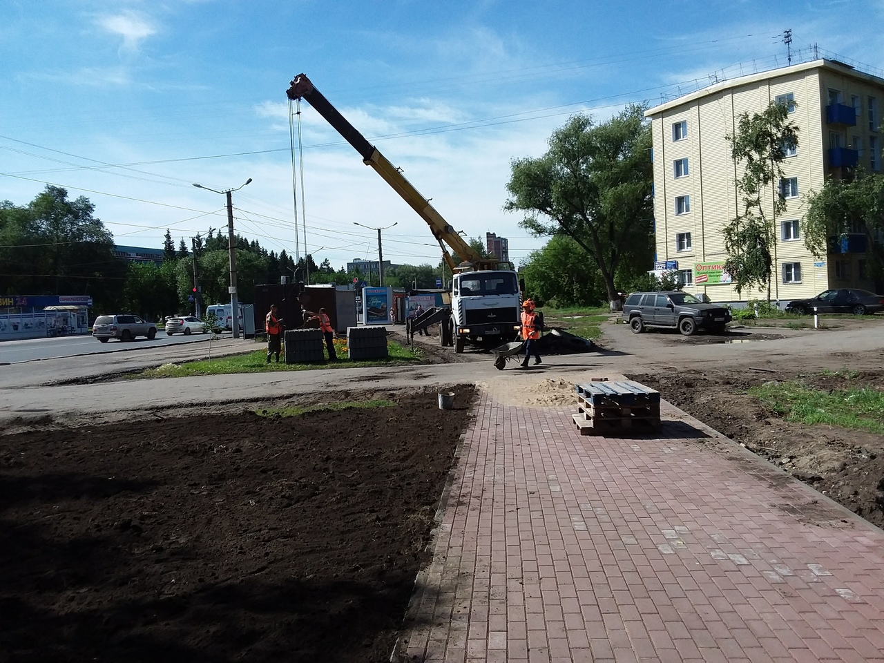 Омские депутаты впечатлились «тропой здоровья» в сквере авиаторов в Чкаловском поселке - фото Омские депутаты впечатлились «тропой здоровья» в сквере авиаторов в Чкаловском поселке - фото