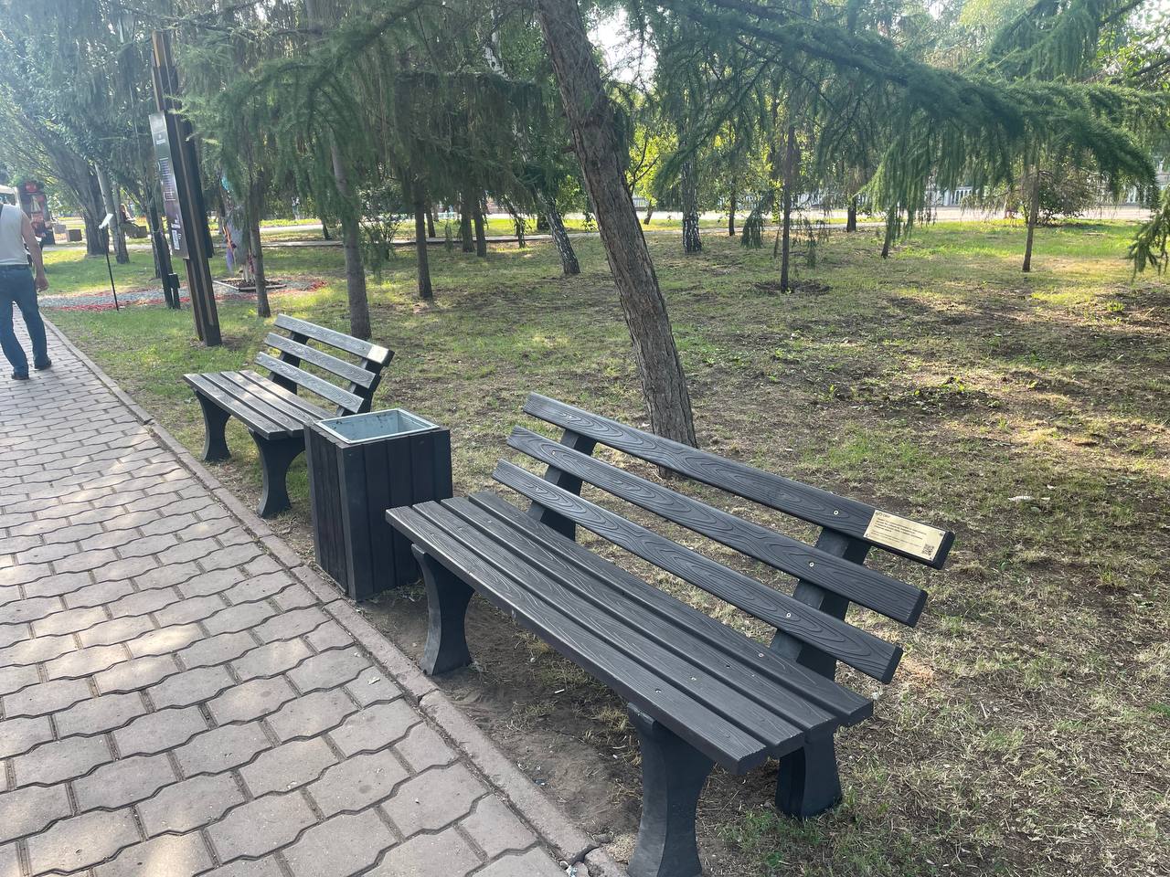Сбер установил в сибирских городах скамейки и урны из переработанного пластика Сбер установил в сибирских городах скамейки и урны из переработанного пластика