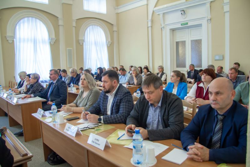Спикер областного парламента Александр Артемов провел обучающий семинар для муниципальных депутатов Спикер областного парламента Александр Артемов провел обучающий семинар для муниципальных депутатов
