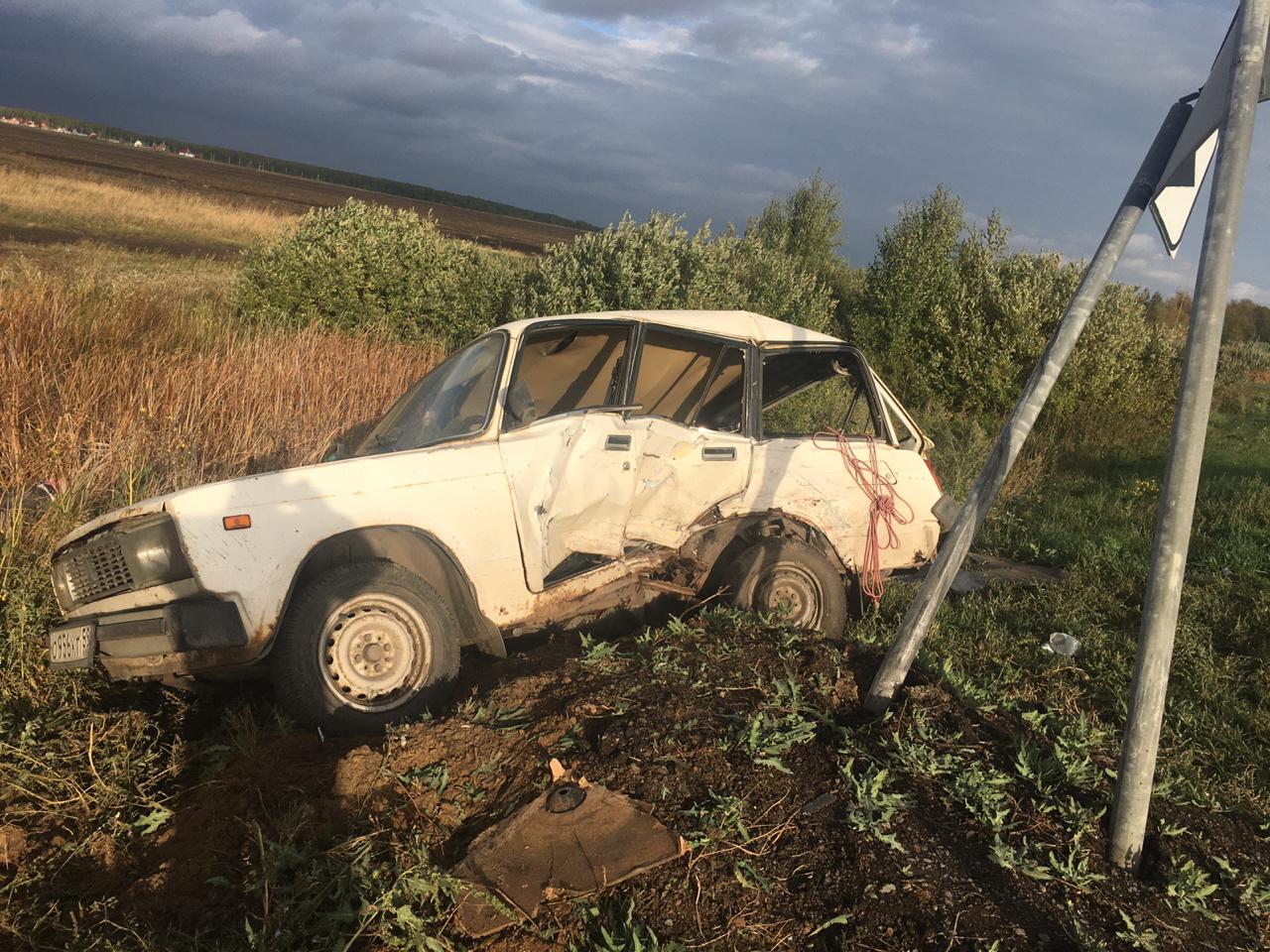 В Омской области в жестком ДТП погиб водитель и случайный пешеход В Омской области в жестком ДТП погиб водитель и случайный пешеход