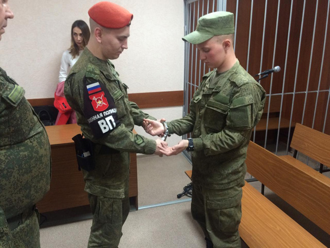 В Омске заведующую хранилищем ракетно-артиллерийского вооружения наказали за кражу пистолета для спецслужб В Омске заведующую хранилищем ракетно-артиллерийского вооружения наказали за кражу пистолета для спецслужб