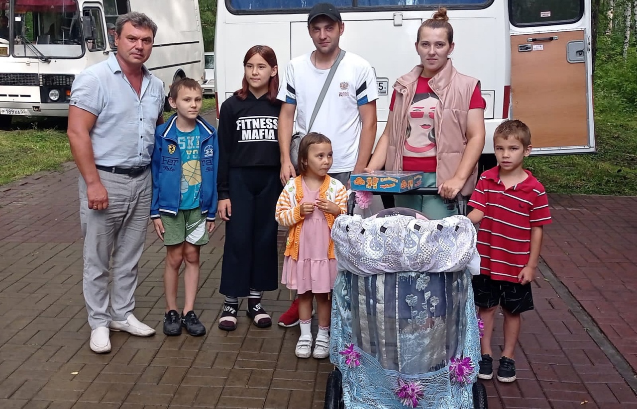 В Октябрьском округе прошли мероприятия, посвященные Дню города и открытию детских площадок В Октябрьском округе прошли мероприятия, посвященные Дню города и открытию детских площадок