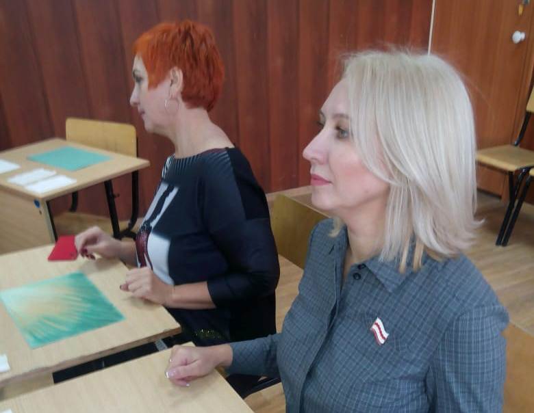 Депутат Инна Гомолко поздравила с юбилеем школу № 95 Депутат Инна Гомолко поздравила с юбилеем школу № 95