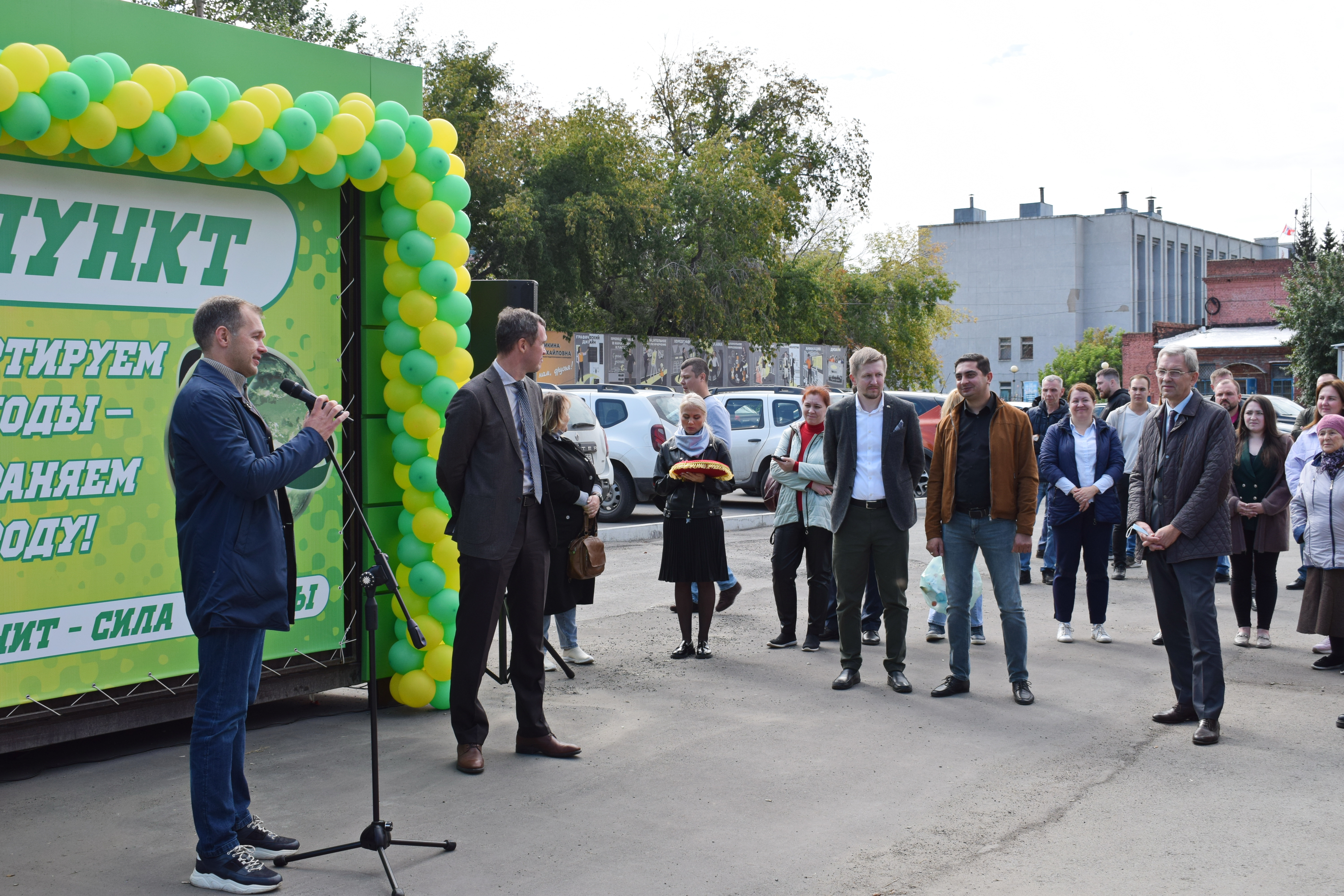 В Омске заработал первый экопункт регоператора по приему вторсырья В Омске заработал первый экопункт регоператора по приему вторсырья
